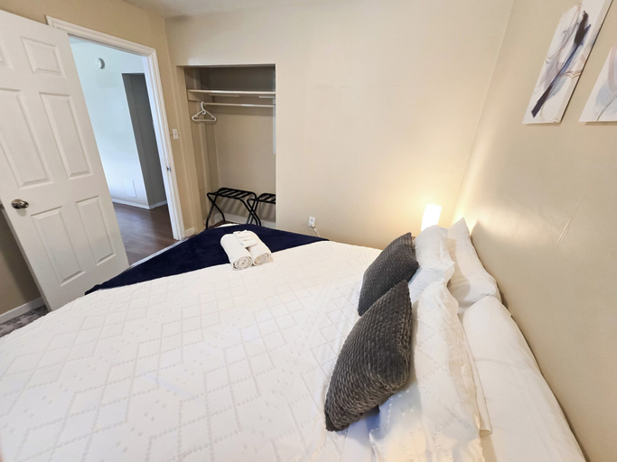 Bedroom 3, Family House with Httb Playgr BBQ Firept, Division No. 6
