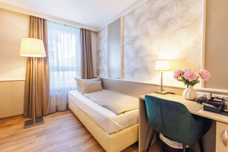 Bedroom 3, Weinberghotel Edelacker, Burgenlandkreis