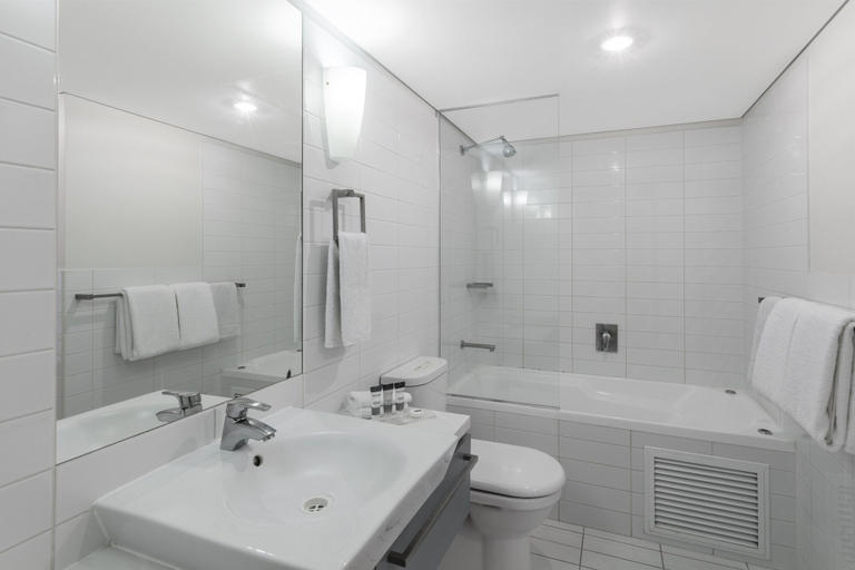 Bathroom 5, Oaks Adelaide Horizons Suites, Adelaide