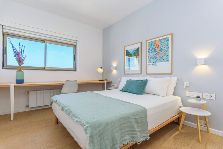 Others 2, Aphrodite 2-BR Apt W/ Balcony, Beirut