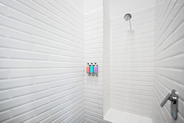Bathroom 4, La Puesta, Compostela