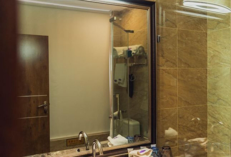 Bathroom 4, Jixiang Zilian Hotel, Ngawa Tibetan and Qiang
