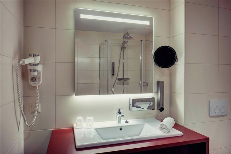 Bathroom 4, Amedia Amsterdam Airport Trademark by Wyndham, Haarlemmermeer