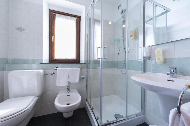 Bathroom 5, Hotel du Glacier, Aosta