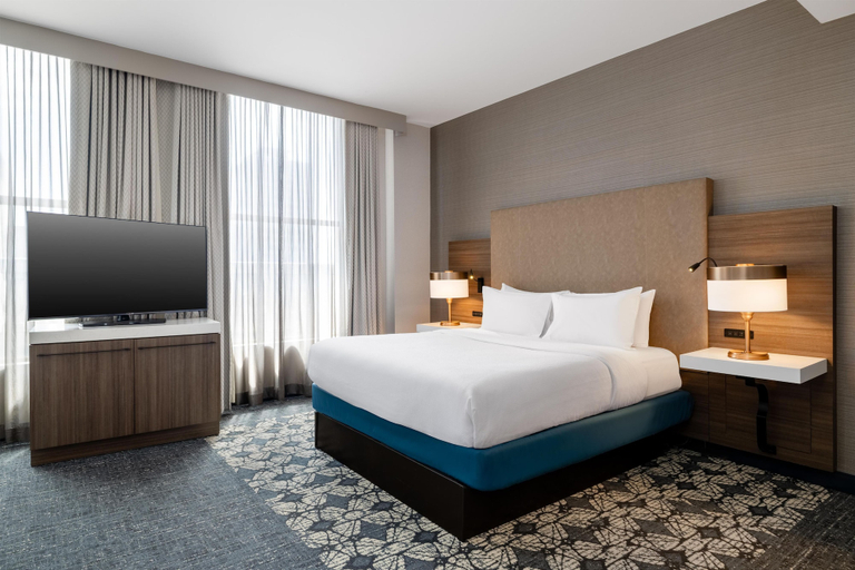 Bedroom 3, Hilton Garden Inn Indianapolis Downtown, Indianapolis