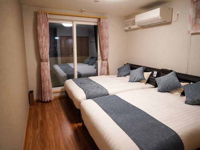 Bedroom 2, Hakodate MOTOMACHI  guesthouse, Hakodate