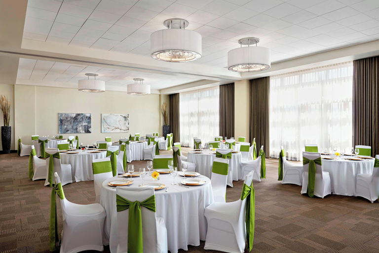 Food & Drinks 5, Four Points by Sheraton Kelowna Airport, Central Okanagan