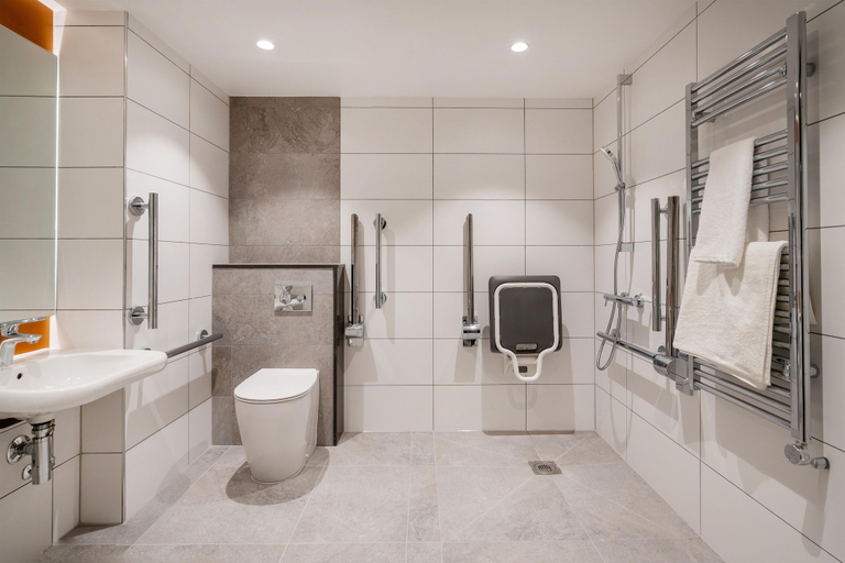 Bathroom 4, Hyatt Place Leeds, Leeds