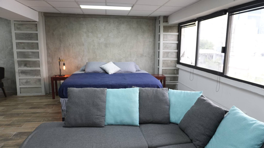 Others 2, Modern Loft King Bed, Wifi & Smart Lock, Mexico City