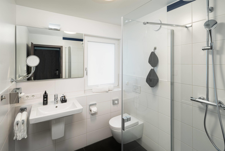 Bathroom 5, ANA Suites Karlsruhe, Trademark Collection by Wyndham, Karlsruhe