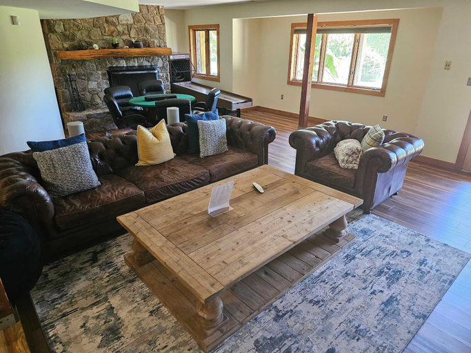 Others 2, Vinewood Estate Luxury Pool and Vineyard Retreat, Loudoun