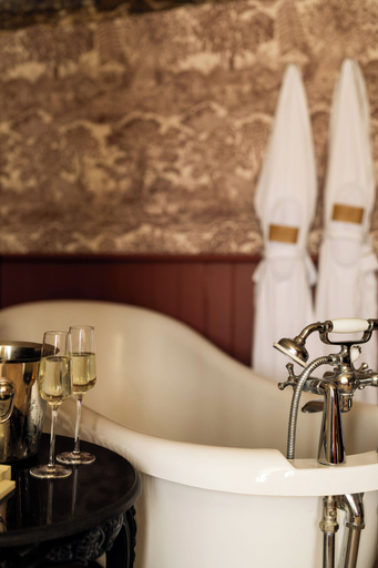 Bathroom 3, The Crown Inn, Hampshire