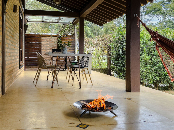 Food & Drinks, Casa com Piscina Privativa e Natureza – Granja Viana, São Paulo, Carapicuíba