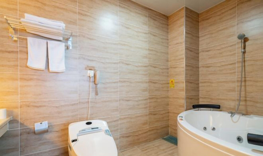 Bathroom, Y. H. Continental Grand Hotel, Sanming