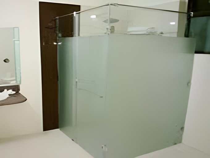 Bathroom, Hotel Neptune Residency, Delhi
