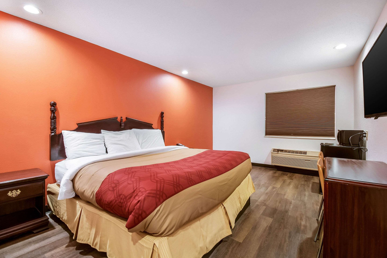 Bedroom 2, Econo Lodge Franklin, Johnson