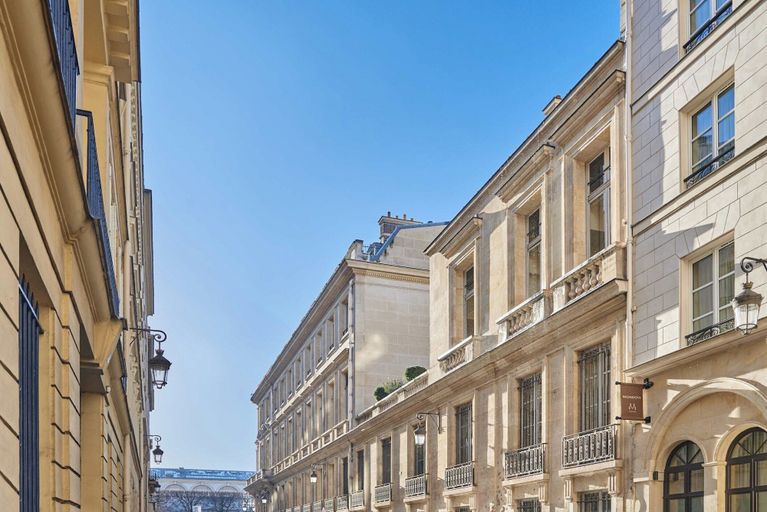 Others 3, Suite Louvre Museum - Rue Saint Honore, Paris