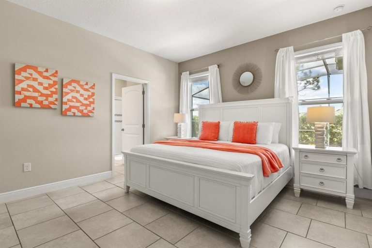 Others 4, 5 Bed With Privacy Hedges Around Pool & Spa 5 Bedroom Home, Polk