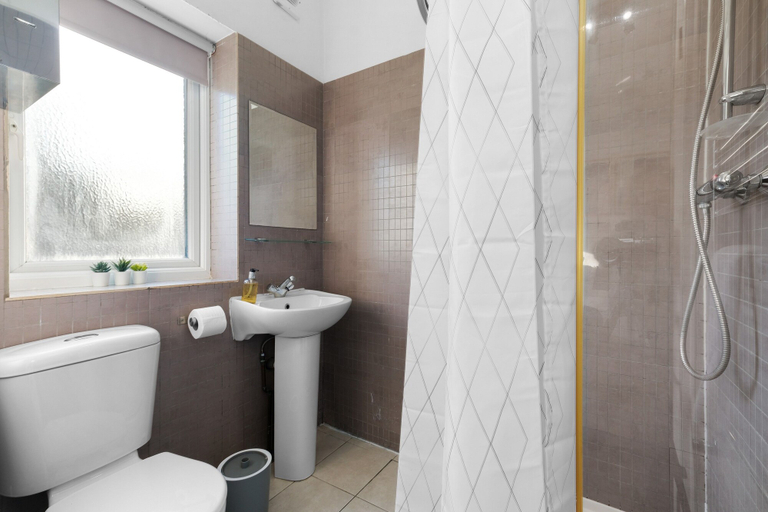 Bathroom 3, West Ealing SVD Apt. - 2 Bedroom 2 Bath, London