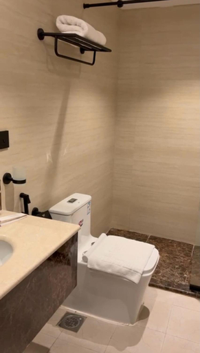 Bathroom, Noon Hotel Suites