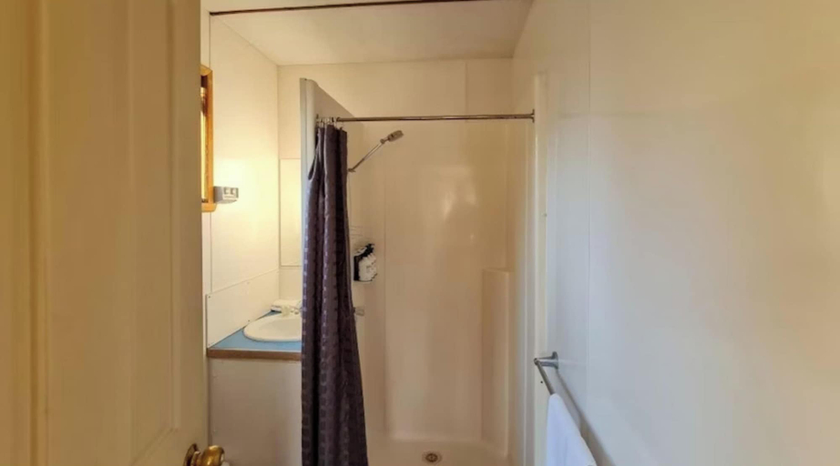 Bathroom 3, Discovery Parks - Mornington, Clarence