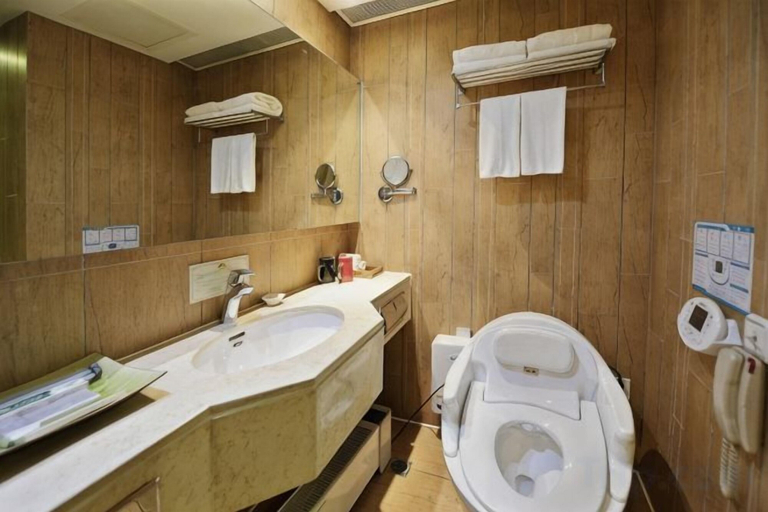 Bathroom, 1881 Peninsula Hotel, Wuxi