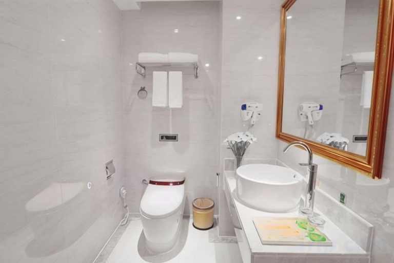 Bathroom, Vienna Hotel (Yongzhou District Government Square), Yongzhou
