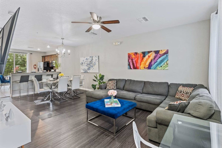 Others 3, Modern 3BR Condo With Balcony at Vista Cay, Orange