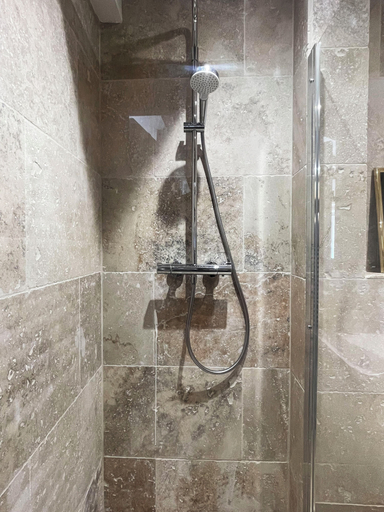 Bathroom 5, Place Sainte Marguerite Provins, Seine-et-Marne