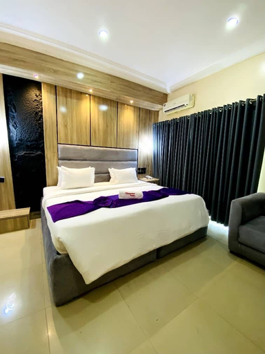 Bedroom 5, Hampton Towers And Spa, Oshimili North