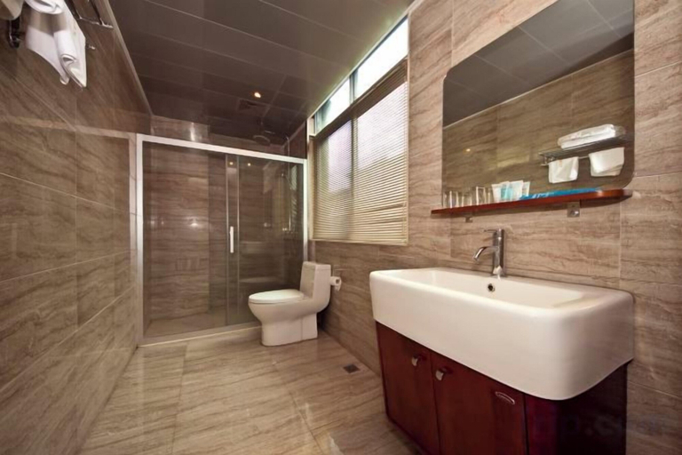 Bathroom 5, Yuehong Boutique Hotel, Nanping
