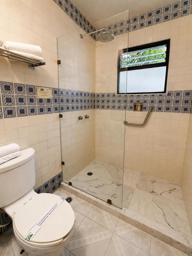 Bathroom 4, Hotel Maria Cristina, Mexico City