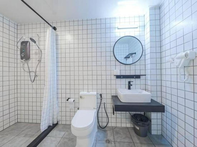 Bathroom 5, de Marina Hotel, Semporna