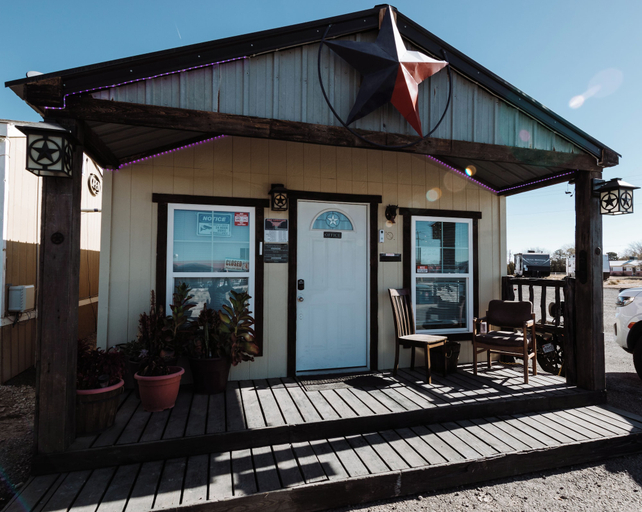 Others 5, 302 Lodging, Winkler