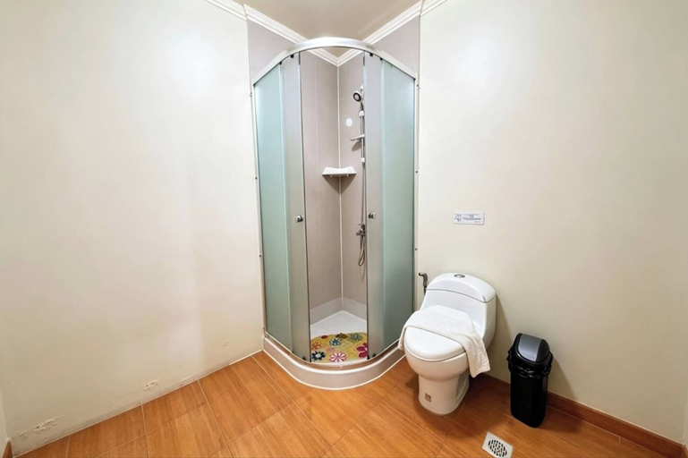 Bathroom 4, Gardenville Hotel (Operated by Esla Land Developer Inc.), Baguio City