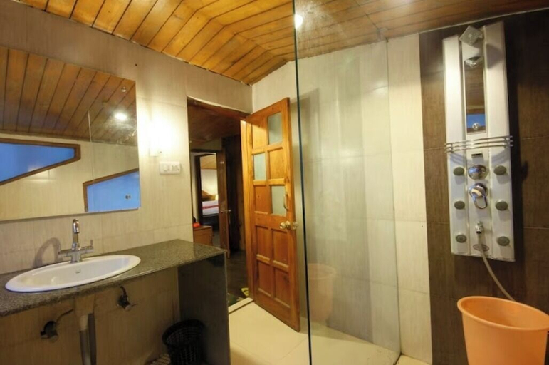 Bathroom 2, Hotel Sunrise, Shimla