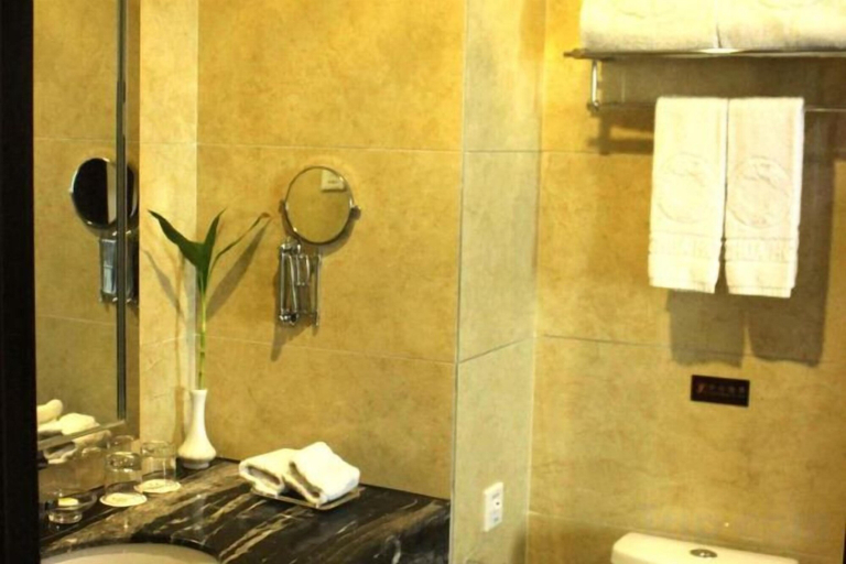Bathroom, Donghua Hotel, Ningde