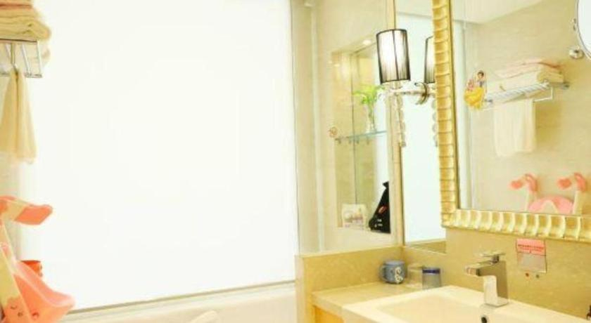 Bathroom 3, XinHua JianGuo Hotel, Jiujiang