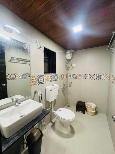 Bathroom 4, Mango Tree Farm, Raigarh