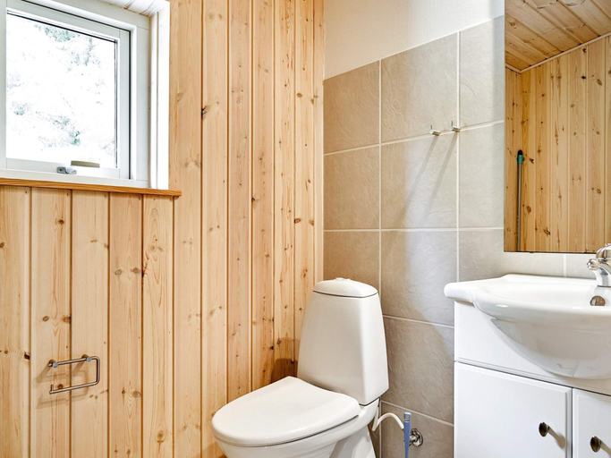 Bathroom 3, 4 Star Holiday Home in Thyholm, Struer