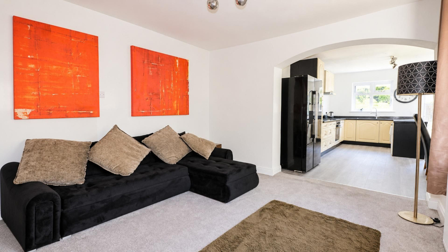 Others 3, Surrey Country House, Sleeps 6 With Parking, Surrey