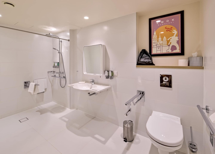 Bathroom 4, Hampton by Hilton Krakow Airport, Kraków