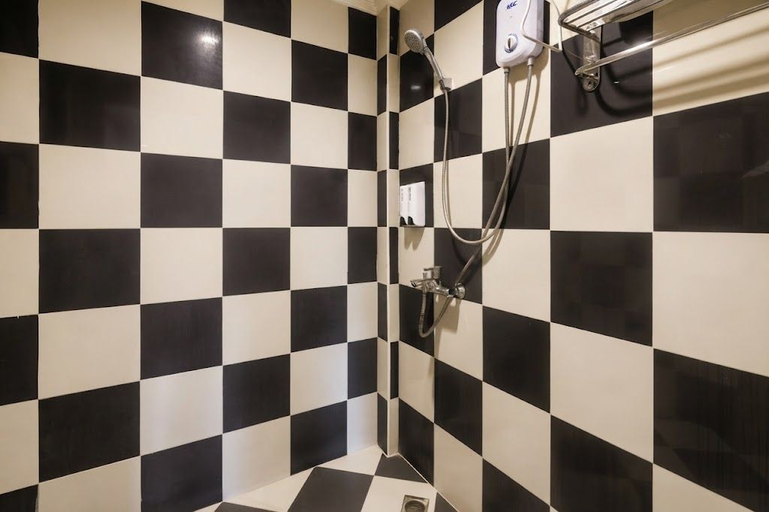 Bathroom 5, Whiterock Beach Resort, Subic