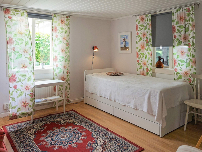 Bedroom 2, 4 Person Holiday Home in Smogen, Sotenäs