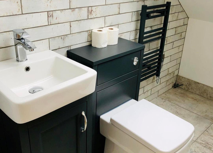 Bathroom, Captivating 5-bed House in Porthleven, Cornwall