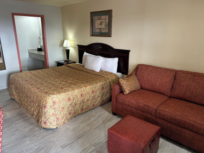 Bedroom 3, Howards Inn Motel, Saint Landry