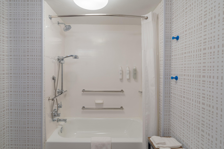 Bathroom 4, Hampton Inn Marietta, Washington