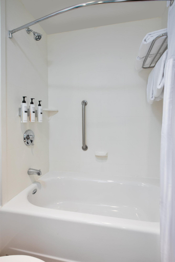 Bathroom 4, Hilton Garden Inn Akron, Summit