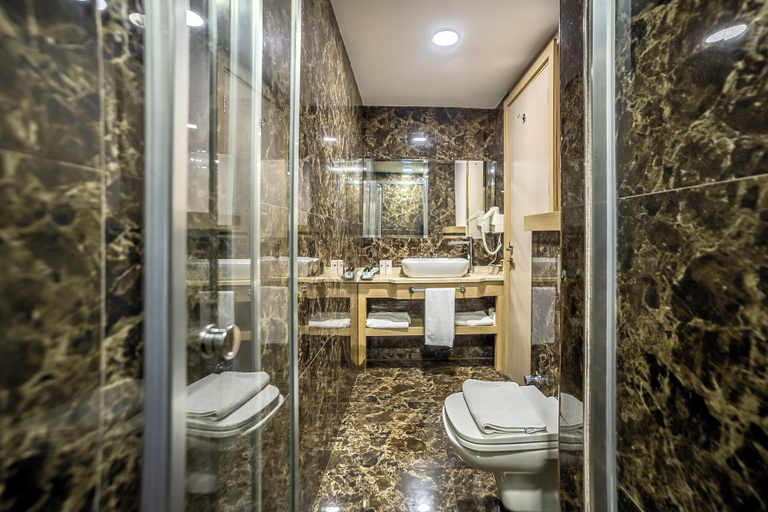 Bathroom 5, The Conforium Hotel, Zeytinburnu
