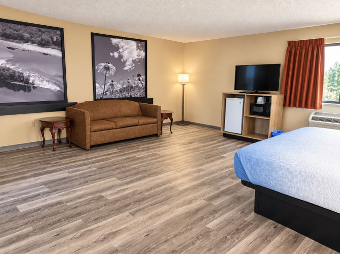 Bedroom 3, Super 8 by Wyndham Mason City, Cerro Gordo